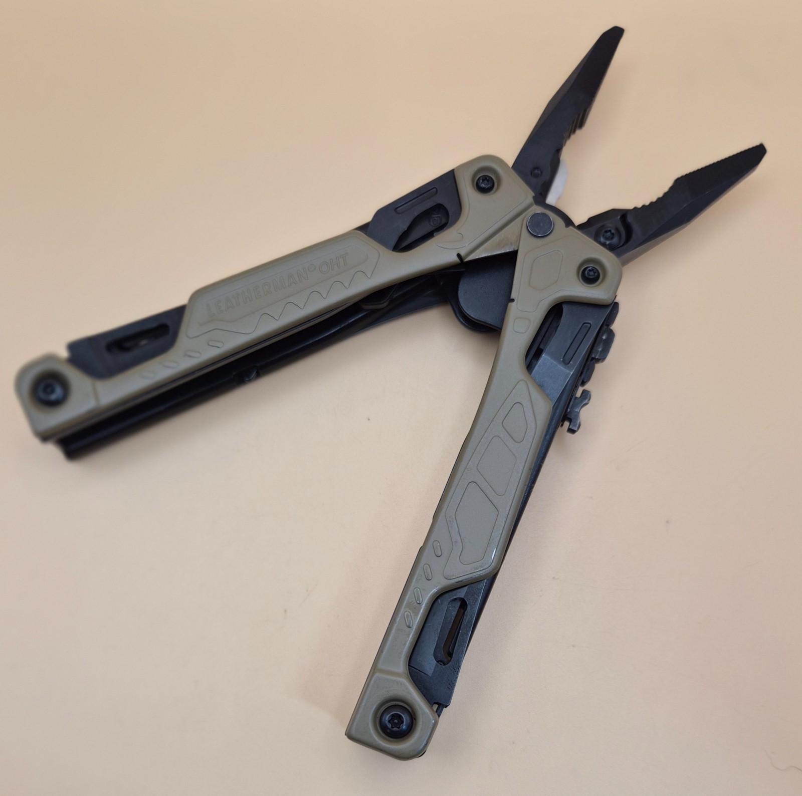 Retired Leatherman OHT Multi-tool Coyote Tan – Good Condition, New Sheath