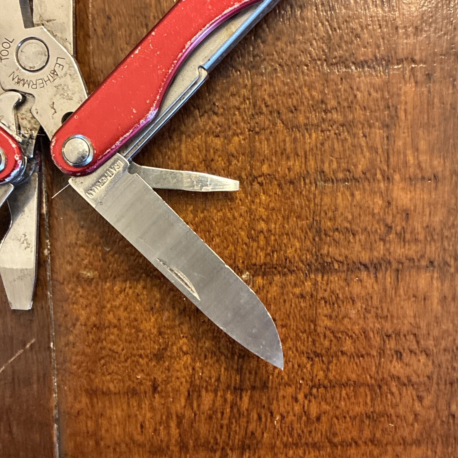 Leatherman Squirt “Radio Shack” E4 Multi-Tool w/Wire Strippers – Very Good