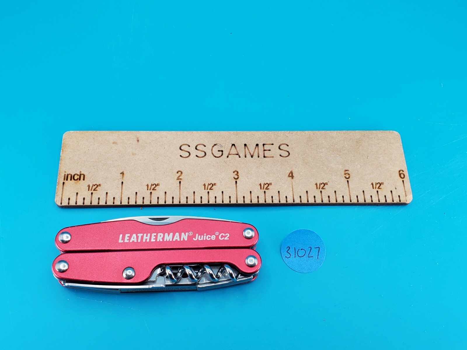 Leatherman Juice C2 Red Multi Tool! RETIRED! NICE! SIGNS & SHAPES