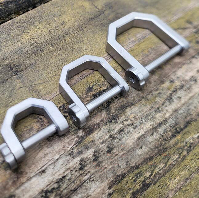 Creative Titanium Alloy Horseshoe Buckle D Type Buckle Keychain EDC Multi Tools