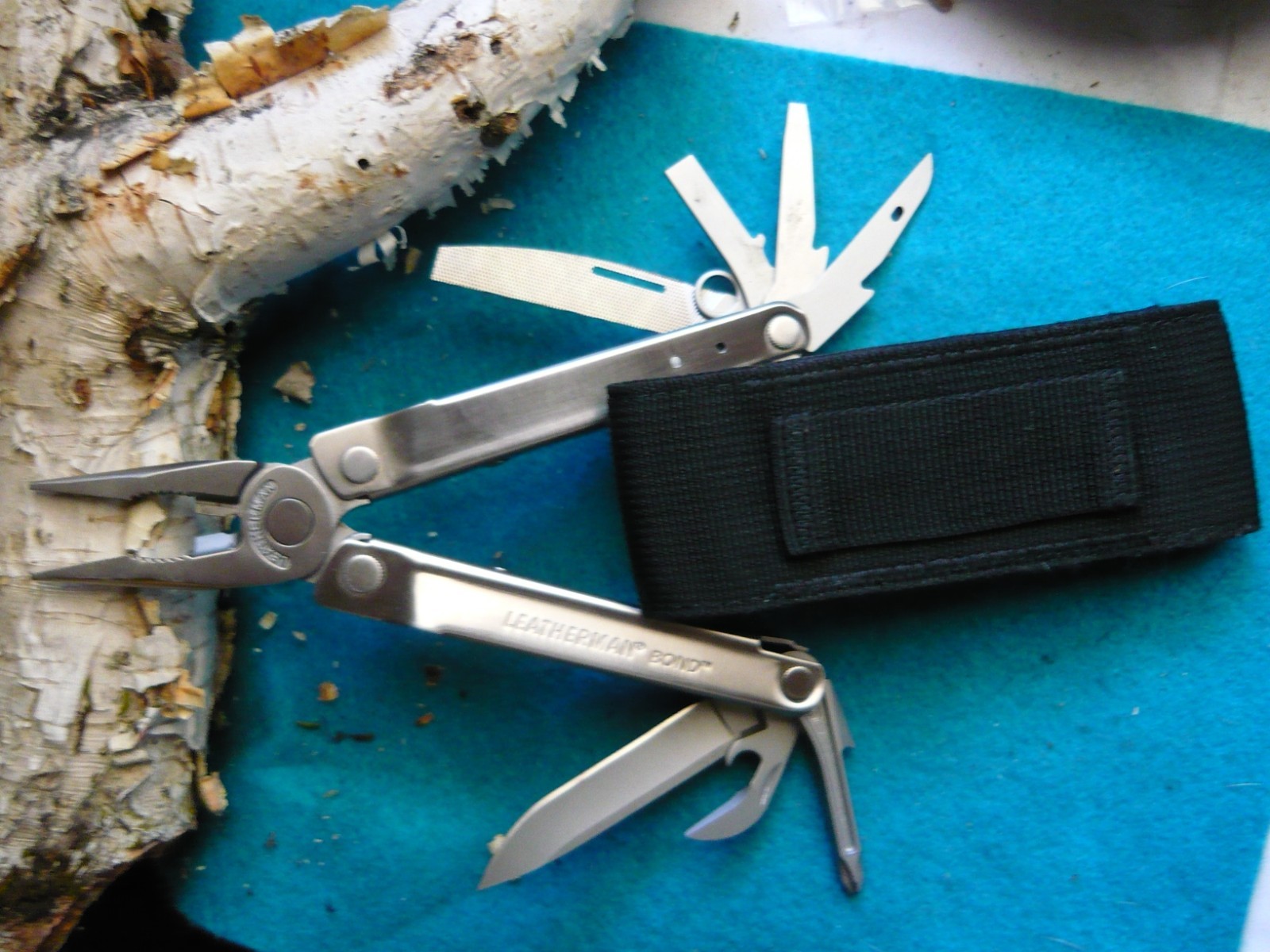 *** Leatherman 832935 BOND Multi-Tool 14 Tools Stainless Steel With Nylon Sheath