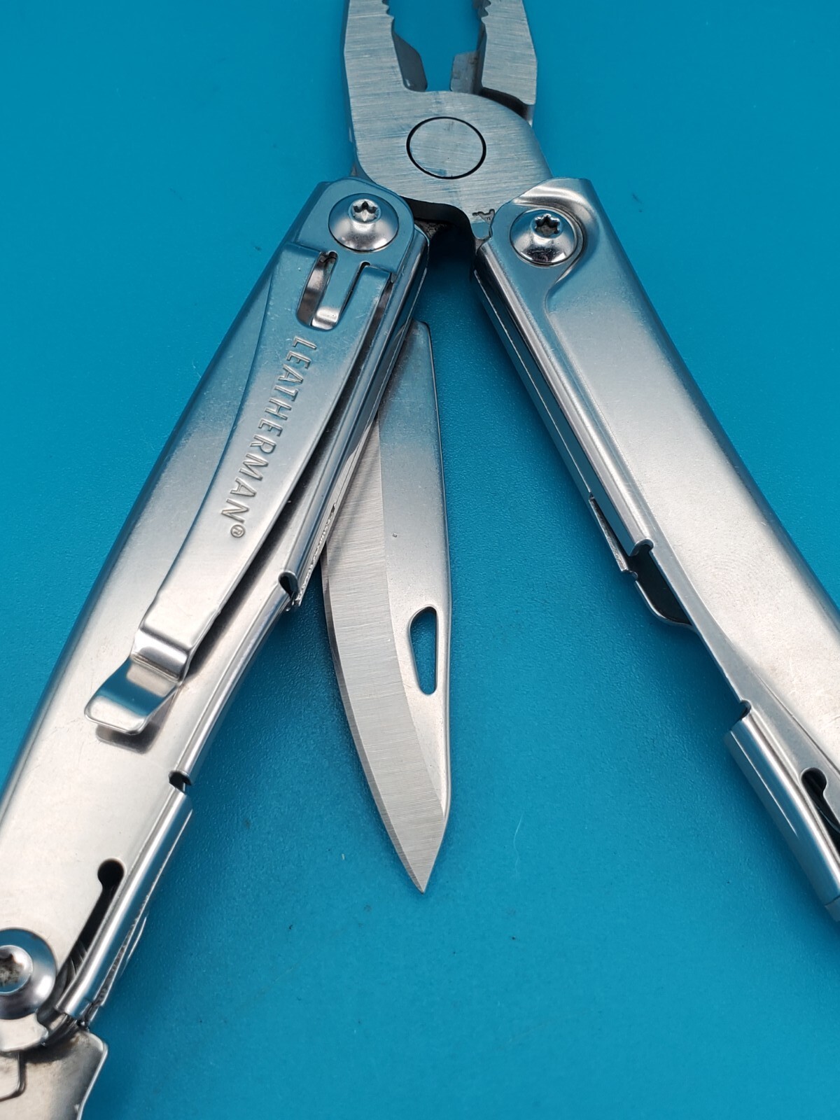 Leatherman Rev 3.8″ Multi-Tool, Stainless!