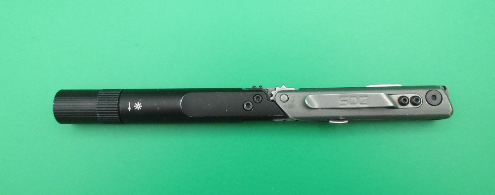 Sog Baton Q2 Multi Tool Flashlight Folding Knife Screwdriver Bottle Opener