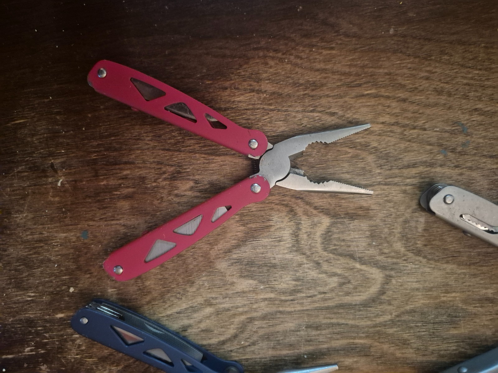 Ozark Trail 12 in 1 multitool