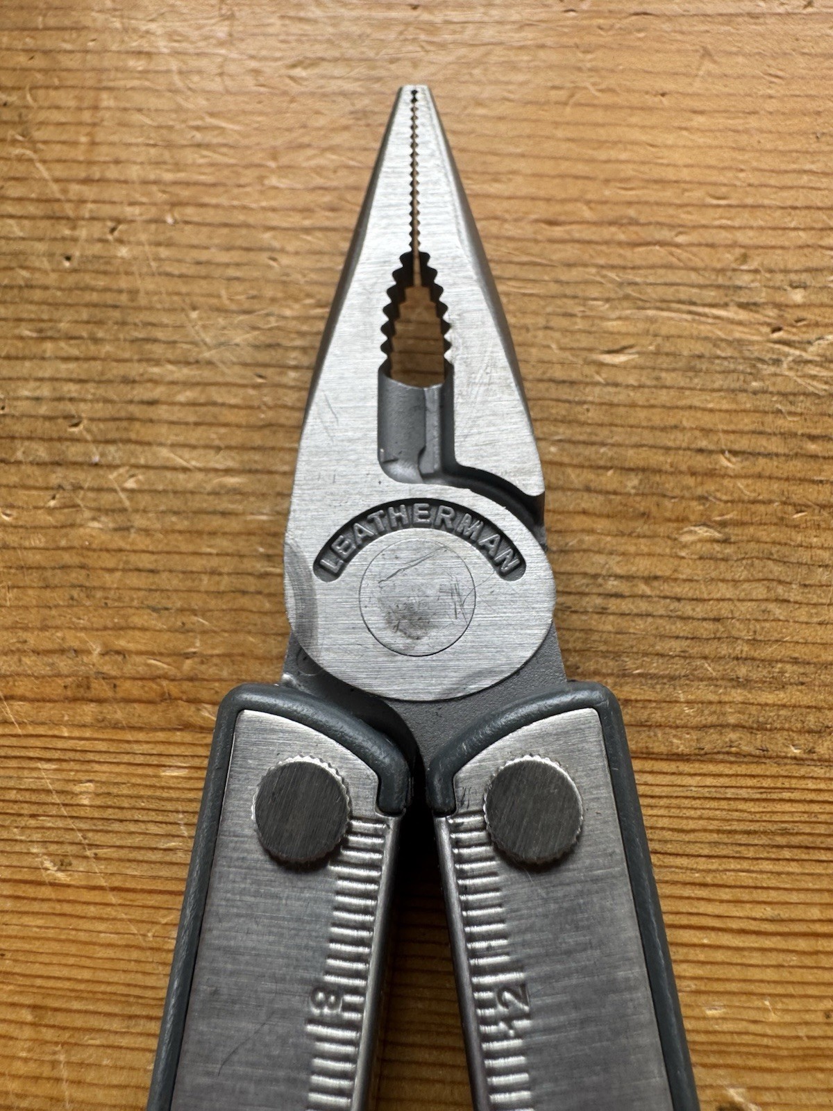 LEATHERMAN FUSE MULTI TOOL PLIERS KNIFE W/ SCISSORS & SCREWDRIVERS