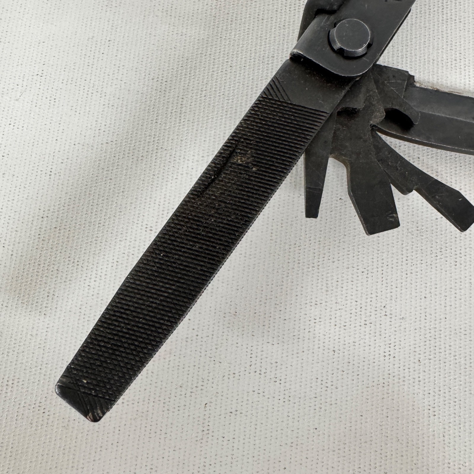 Gerber MP600 Multi-Tool Multi-Plier Carbide Cutters Needle Nose Black w/ Sheath