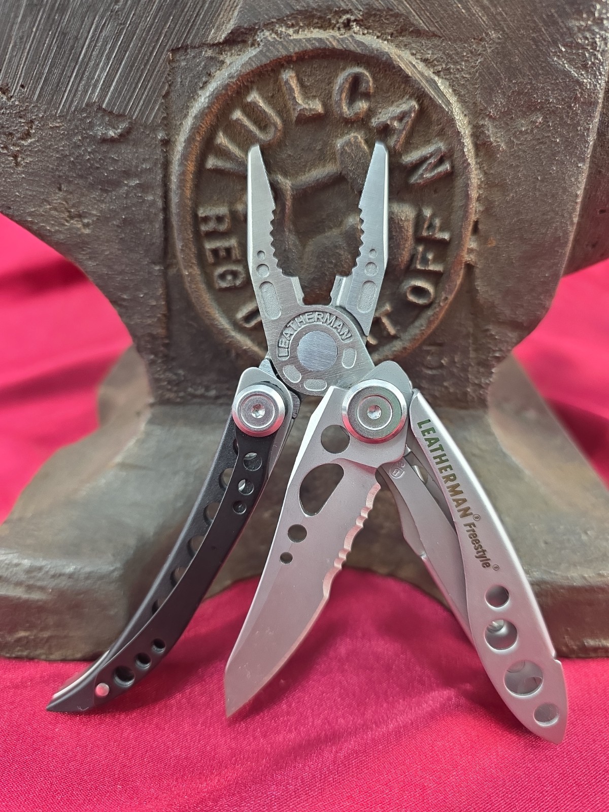 Leatherman Freestyle Multi Tool Knife Pliers Combo Stainless Steel EDC 0817