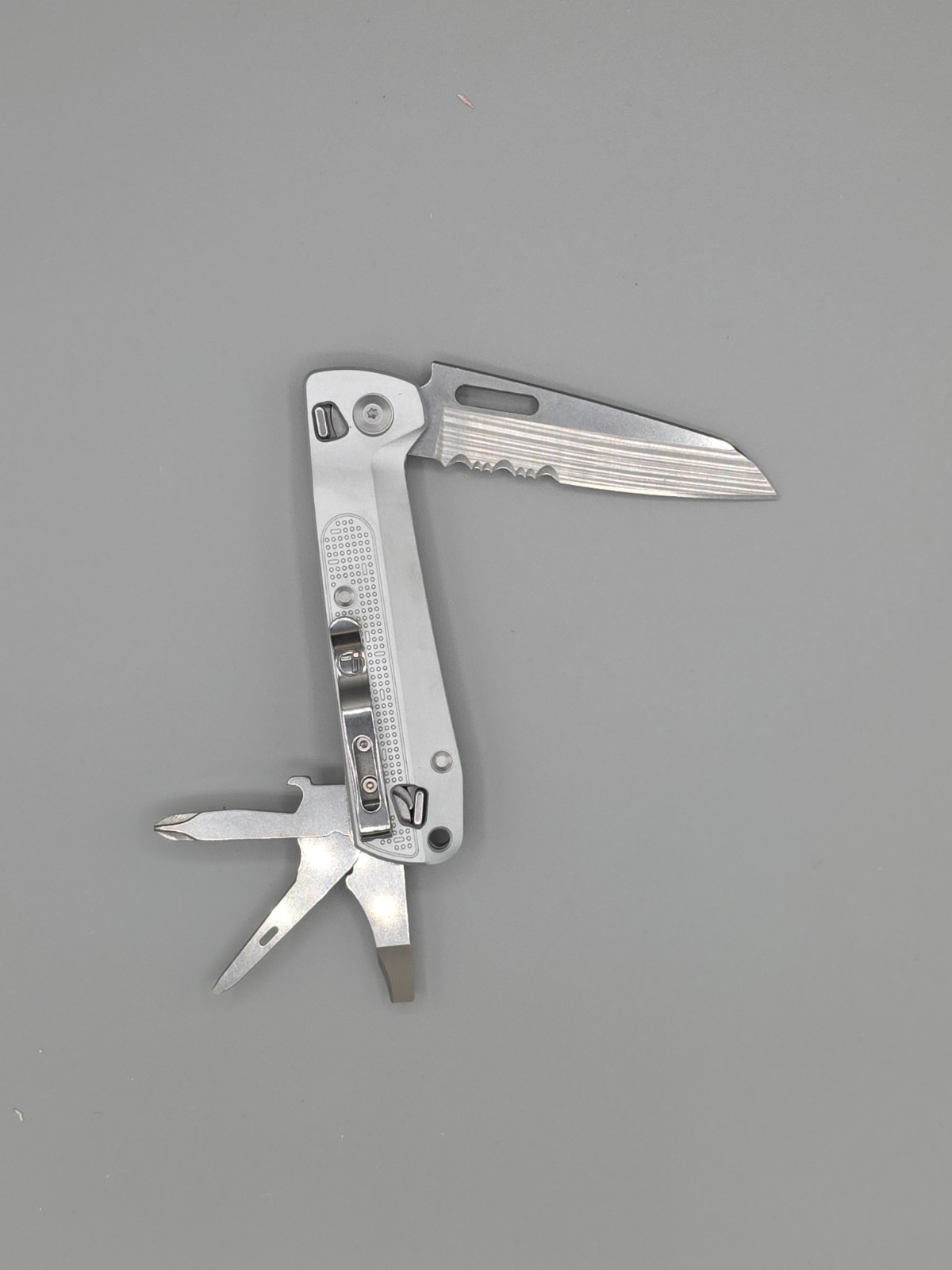 Leatherman FREE K2x Swiss Army Knife – Silver (832652)