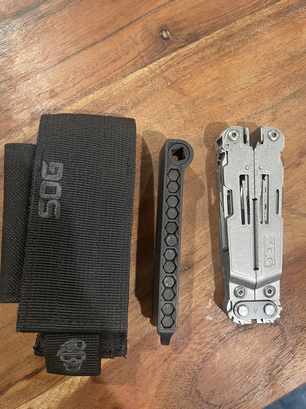 SOG Powerlock Compound Multitool Pliers + Accessory Bits + Sheath