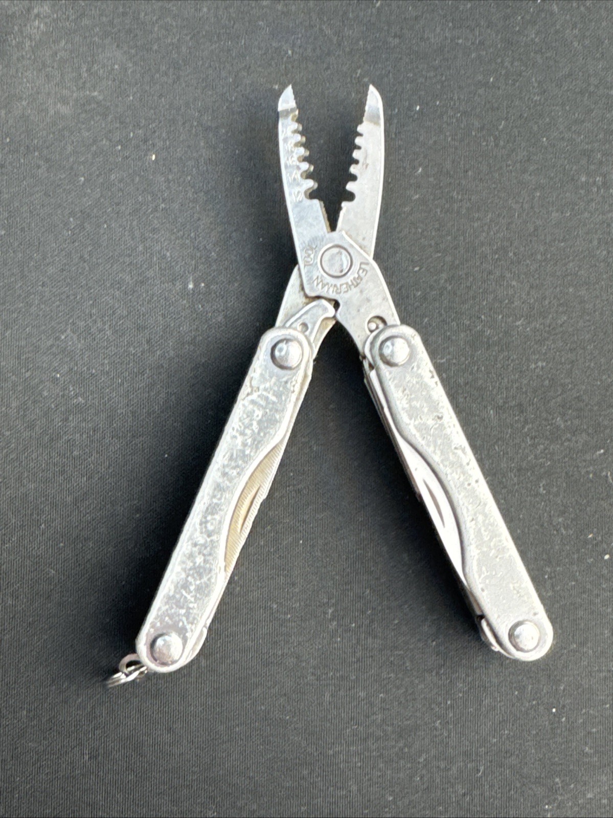 Leatherman Squirt E4 Multi-Tool w/Wire Strippers Gray