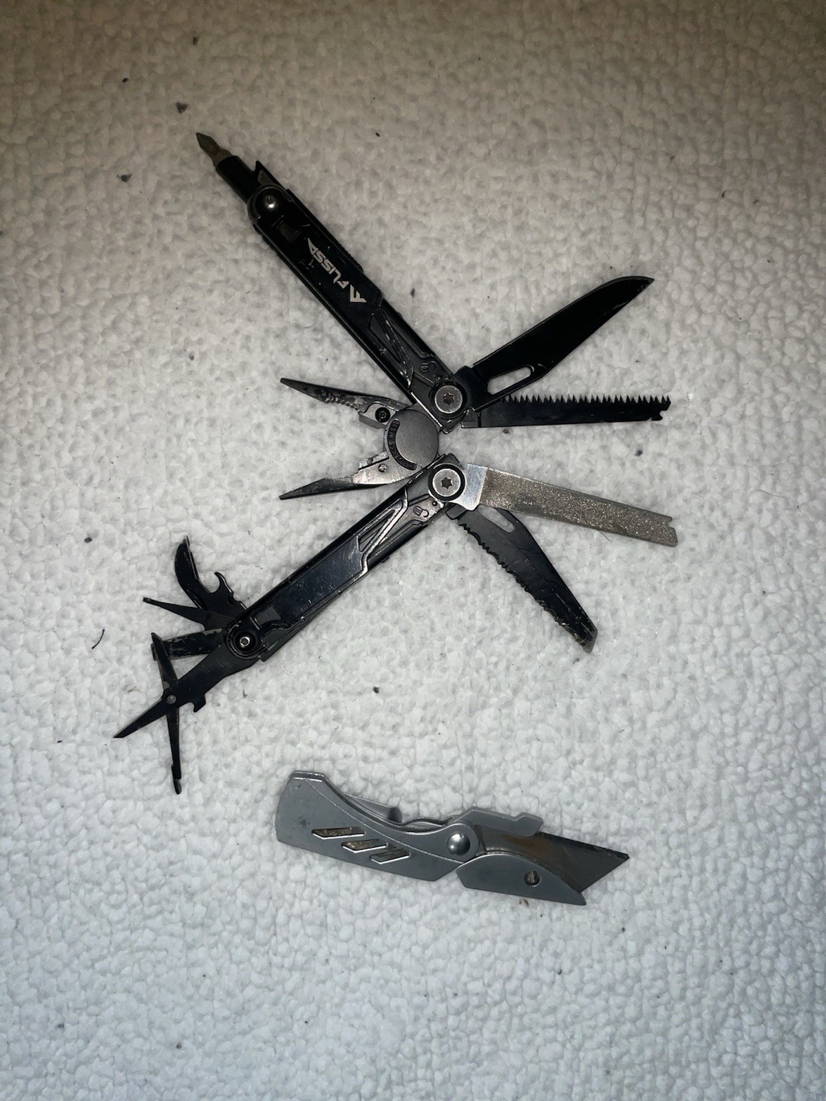 Flissa 18 In 1 Multitool And Gerber Utility Knife
