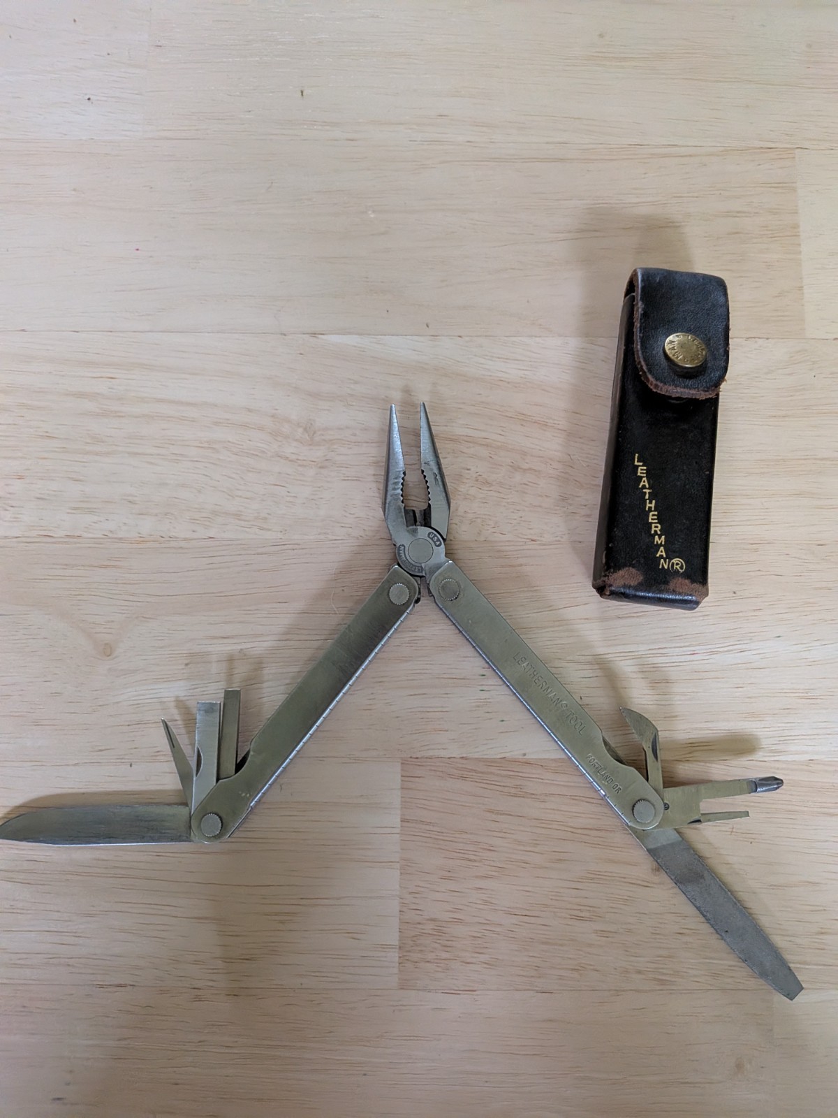 Vintage Leatherman Multi-Tool With Leather Case Made In USA-Grey 1997