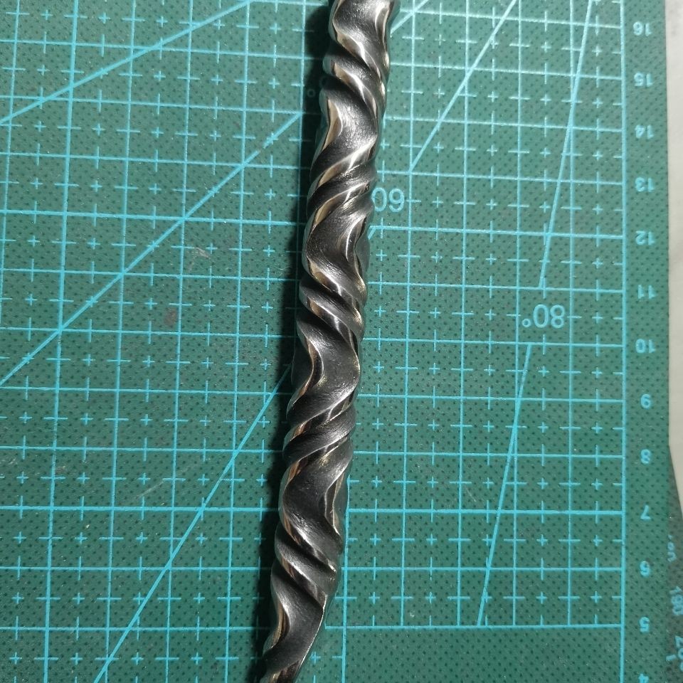 Handmade Titanium alloy EDC Tool Pry Bar 12mm Forged Tail – long 13cm