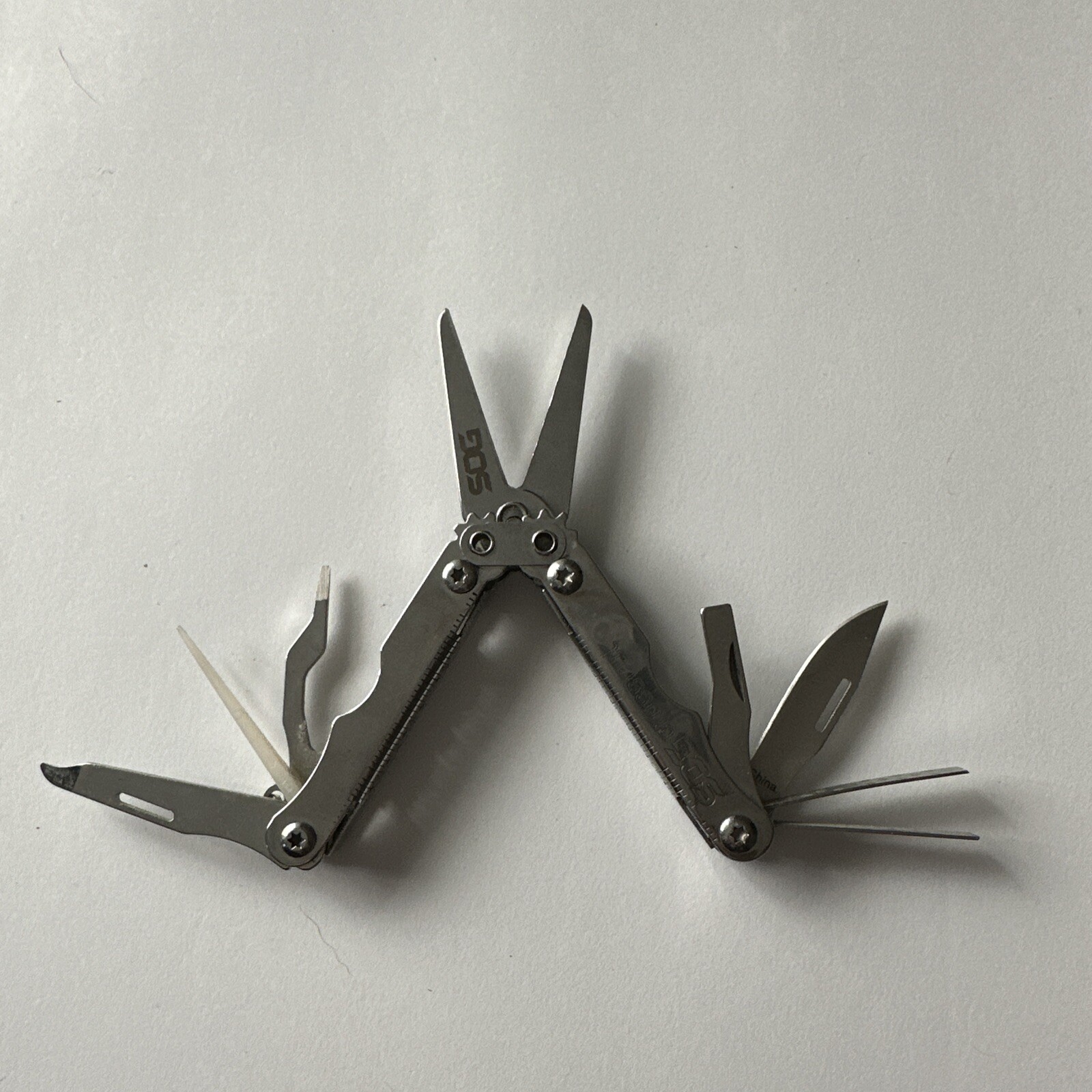 SOG Crosscut Multi Tool Scissors Knife File Tweezer Excellent Used Condition