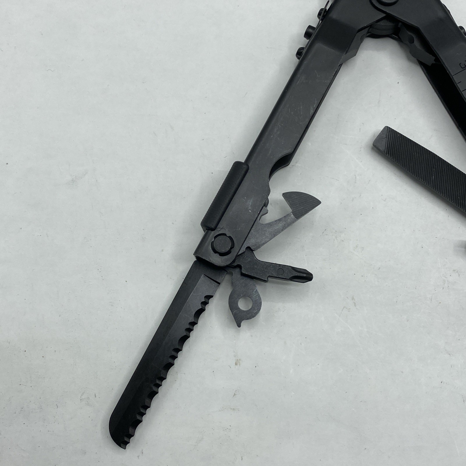Gerber MP 600, Carbide Cutters, Needlenose with Sheath – Black