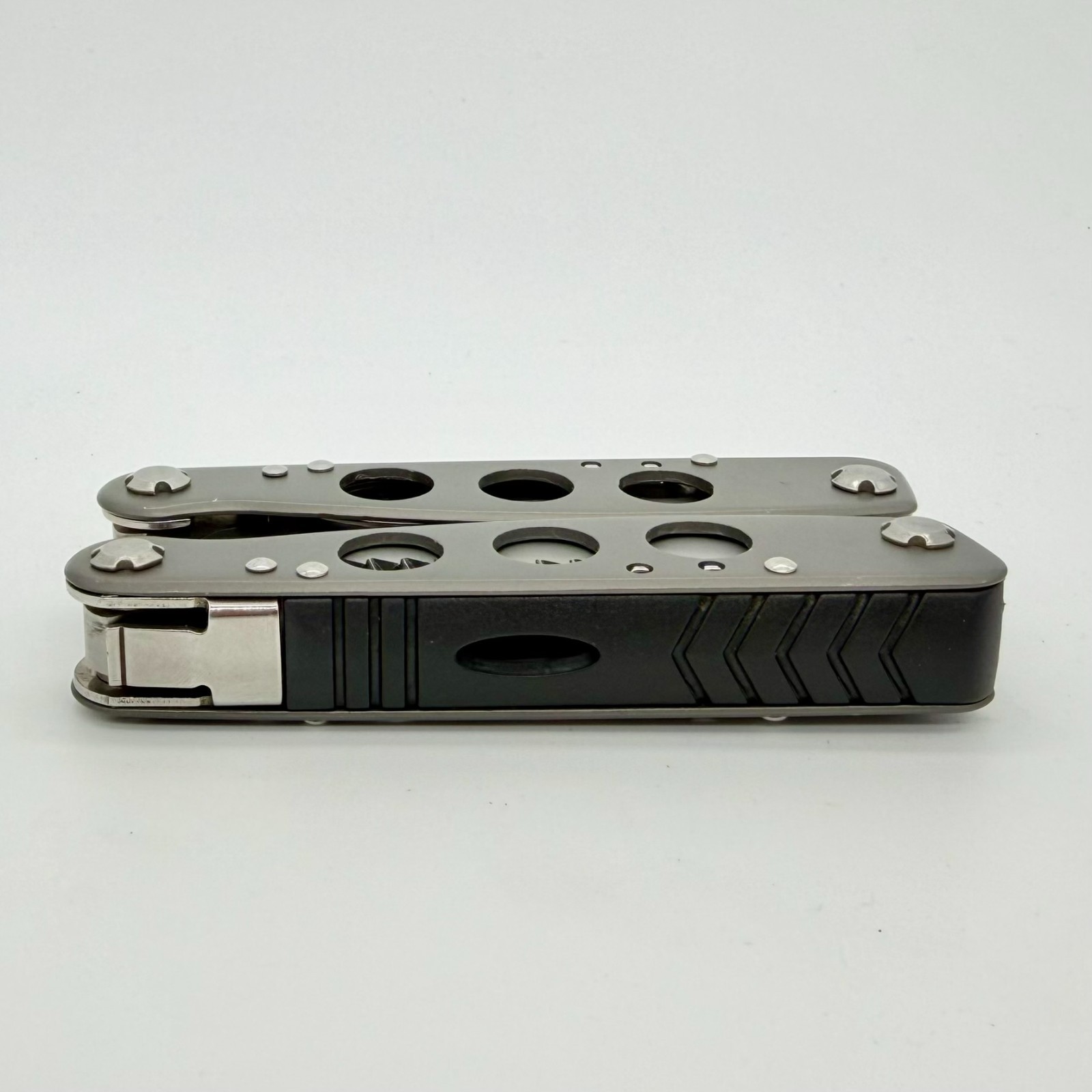 Schrade ST10 Tough Tool 15-in-1 Multi-Tool Pliers Pocket Knife Saw Hex Wrench