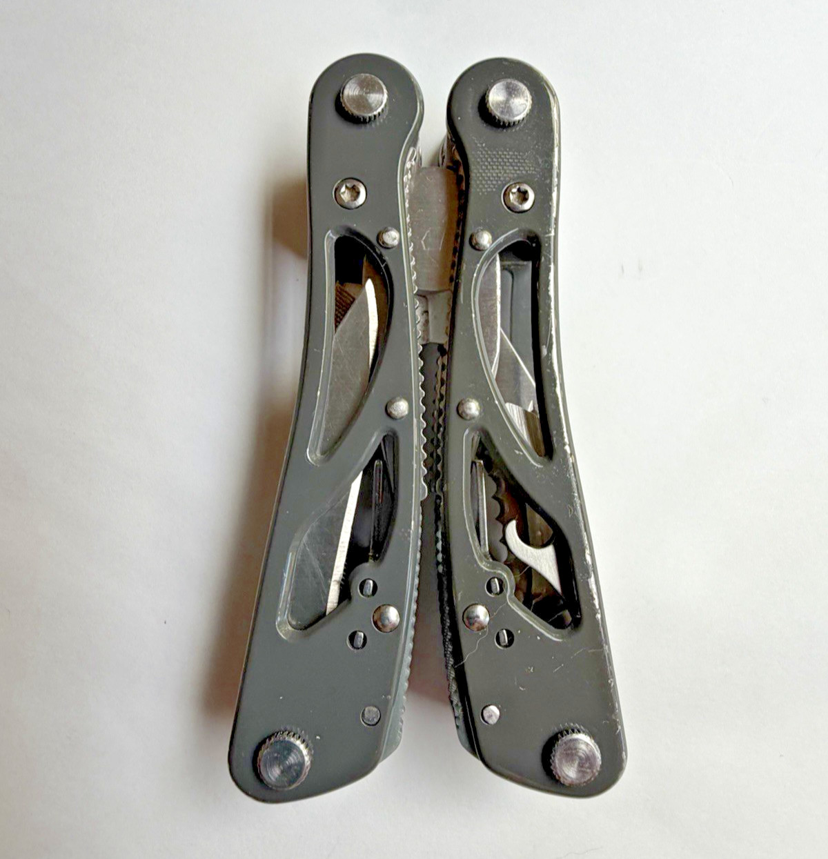 PACIFIC TRAIL Multi-Tool Pocket Knife 14-in-1 Camping Hiking Outdoors Non-Slip