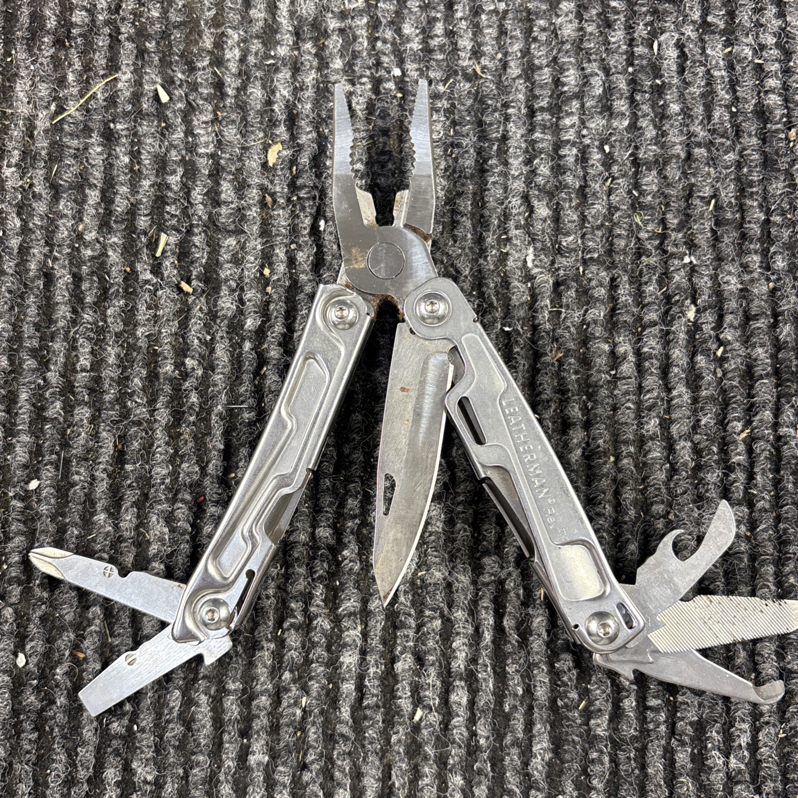 Leatherman Rev 3.8″ Multi-Tool, Stainless! USED (049)