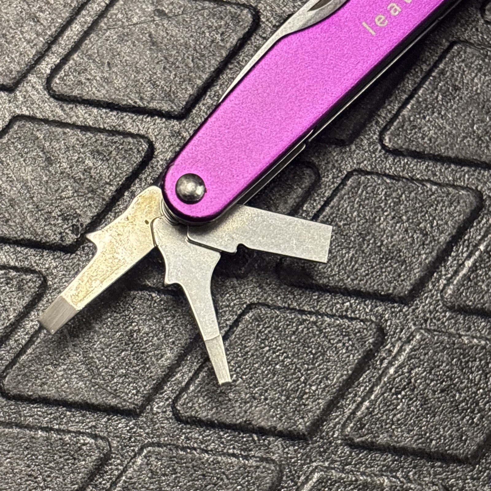 RARE Retired Leatherman Juice XE6 Thunder Purple