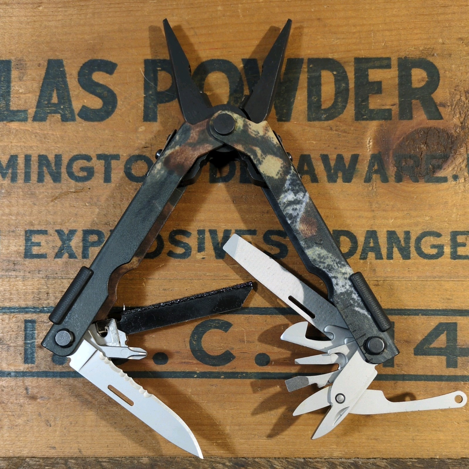 Gerber USA MP600 Pro Scout Mossy Oak Multi Tool Folding Knife