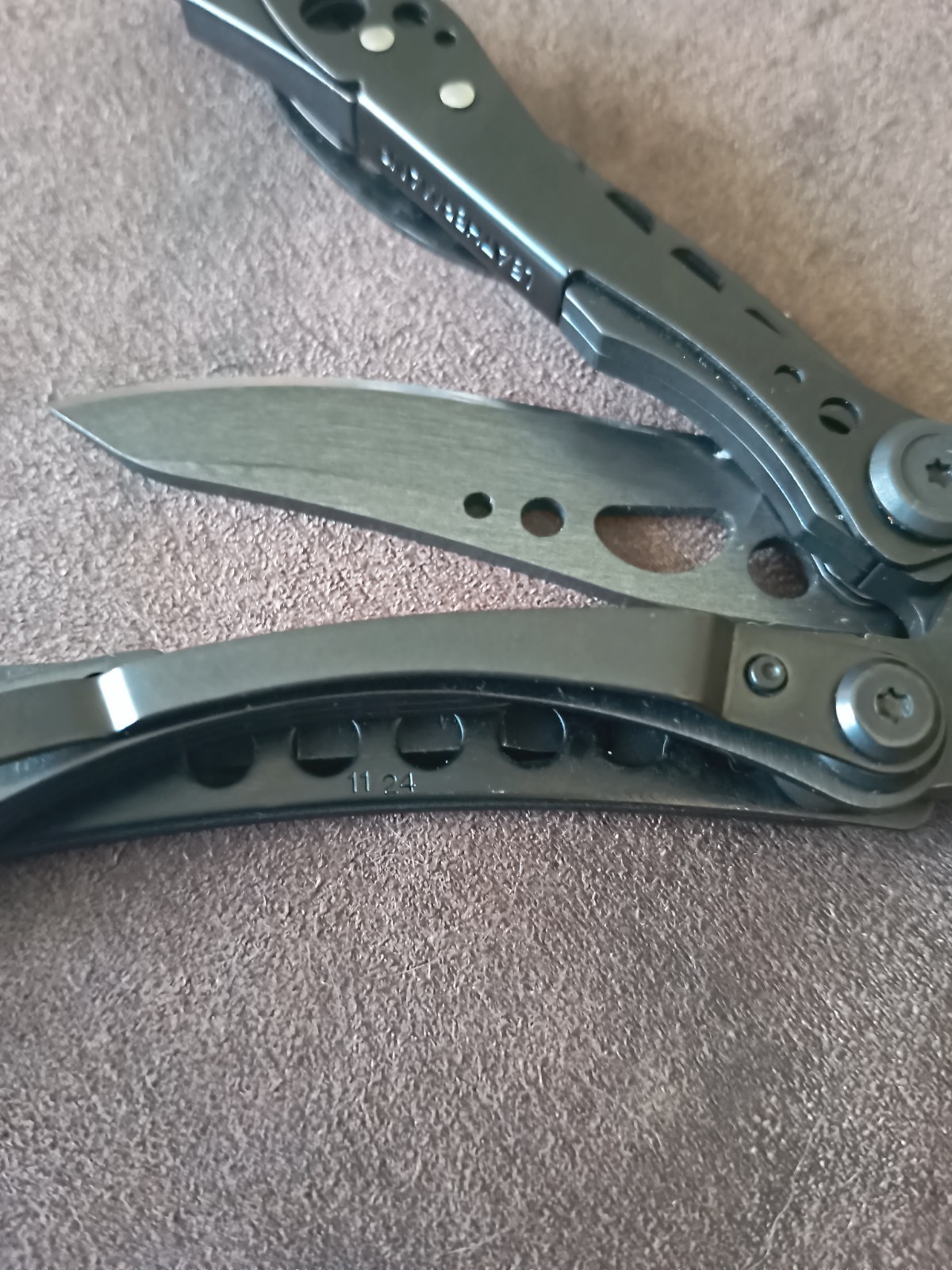 LEATHERMAN, Skeletool CX, 7-in-1 Lightweight, Minimalist Multi-Tool, Onyx Black