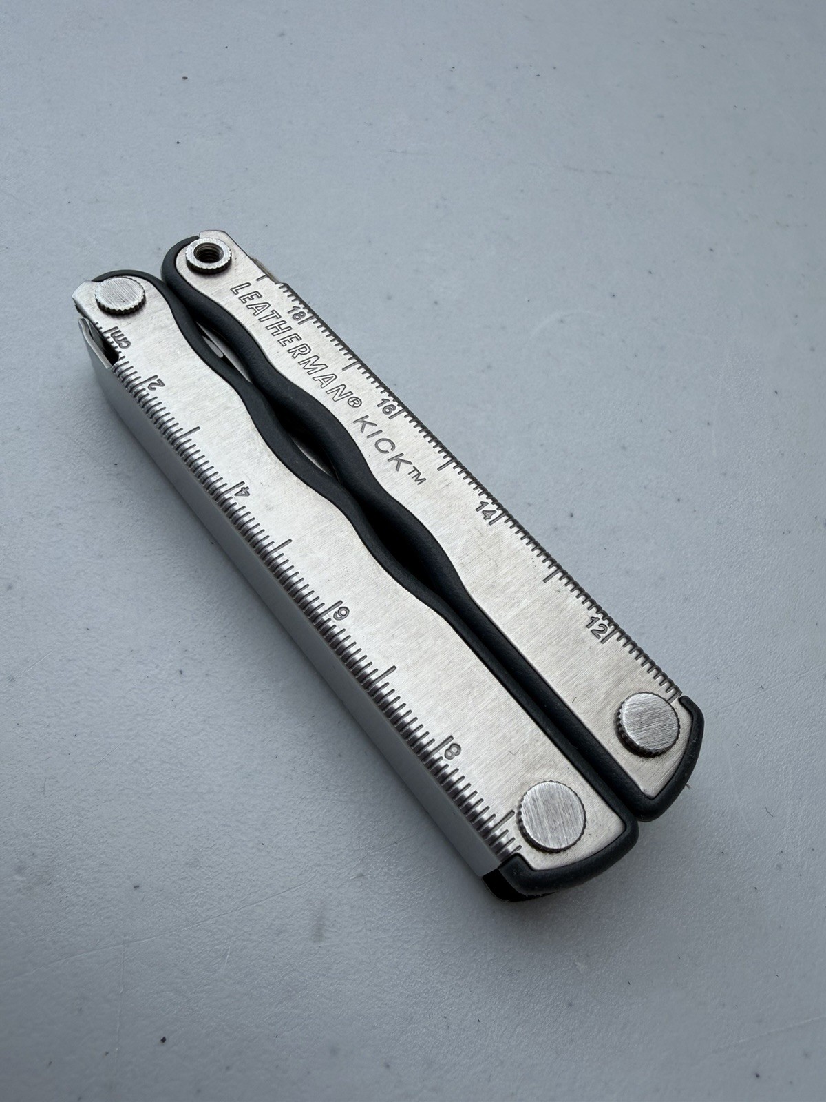 LEATHERMAN KICK MULTI-TOOL – GENUINE WITH 5 TOOLS – PREOWNED BUT VERY NICE COND.