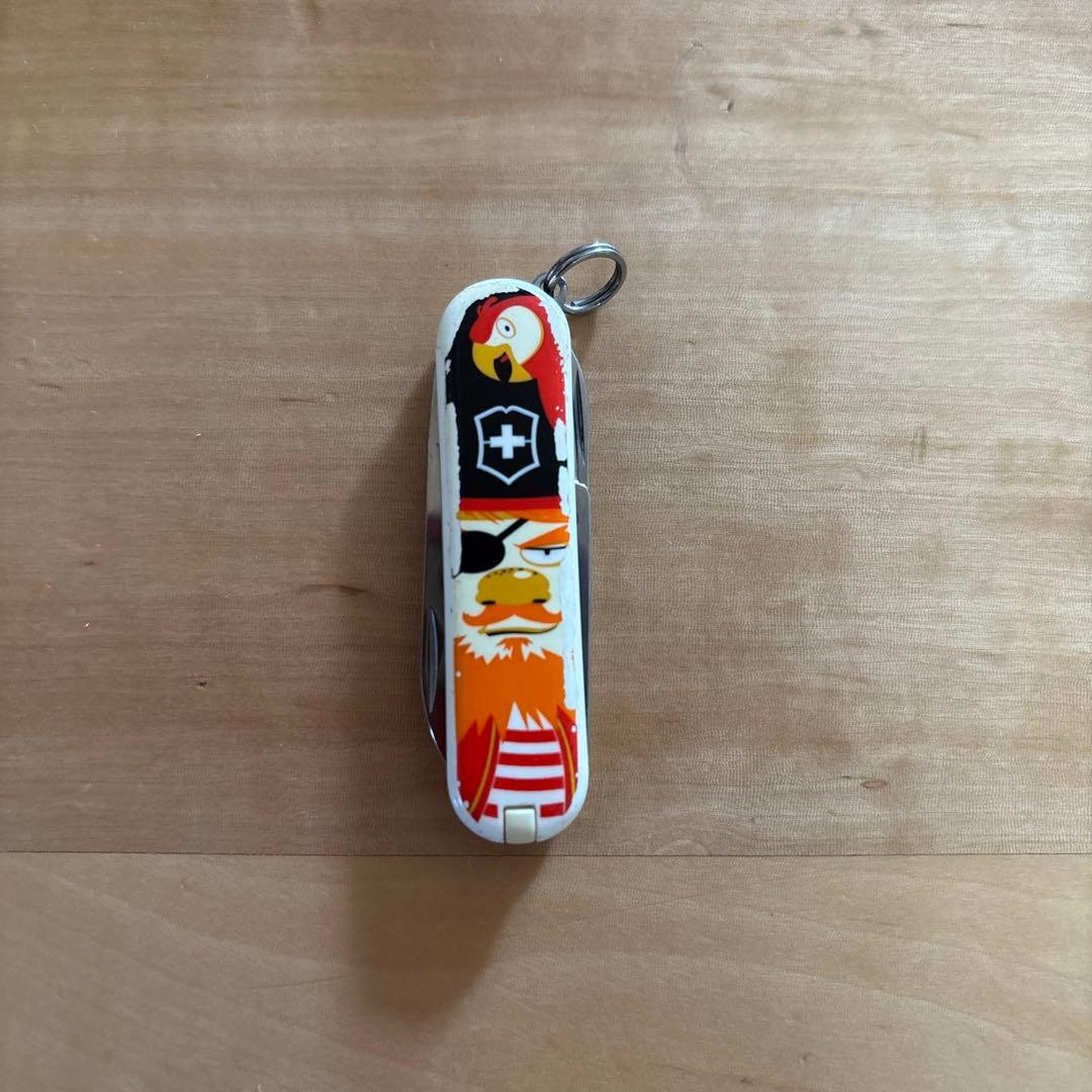 Rare Victorinox Pirate Design Swiss Army Knife Classic Treasure