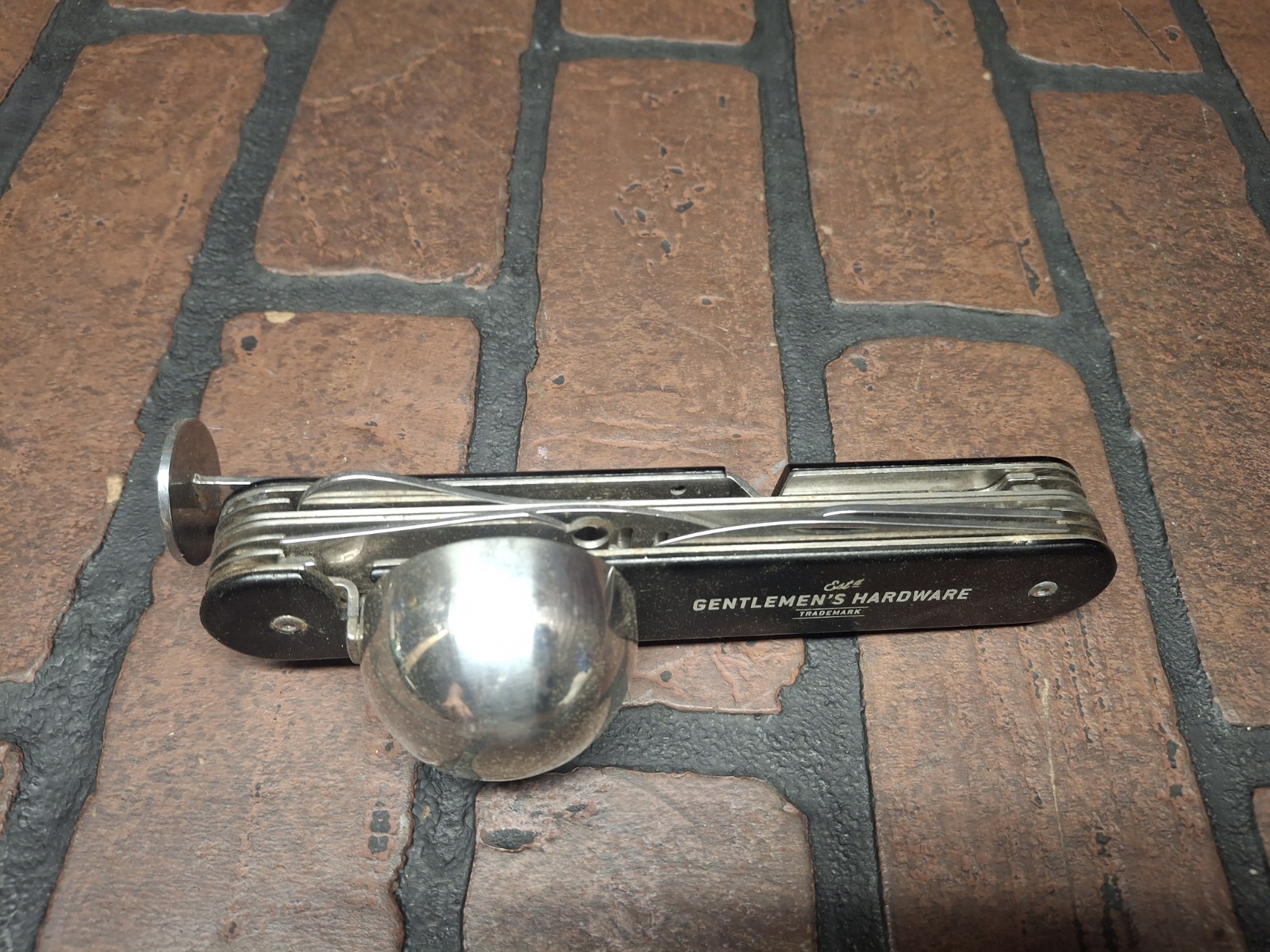 Gentlemen’s Hardware Kitchen Compact Hand Held Multi-Tool