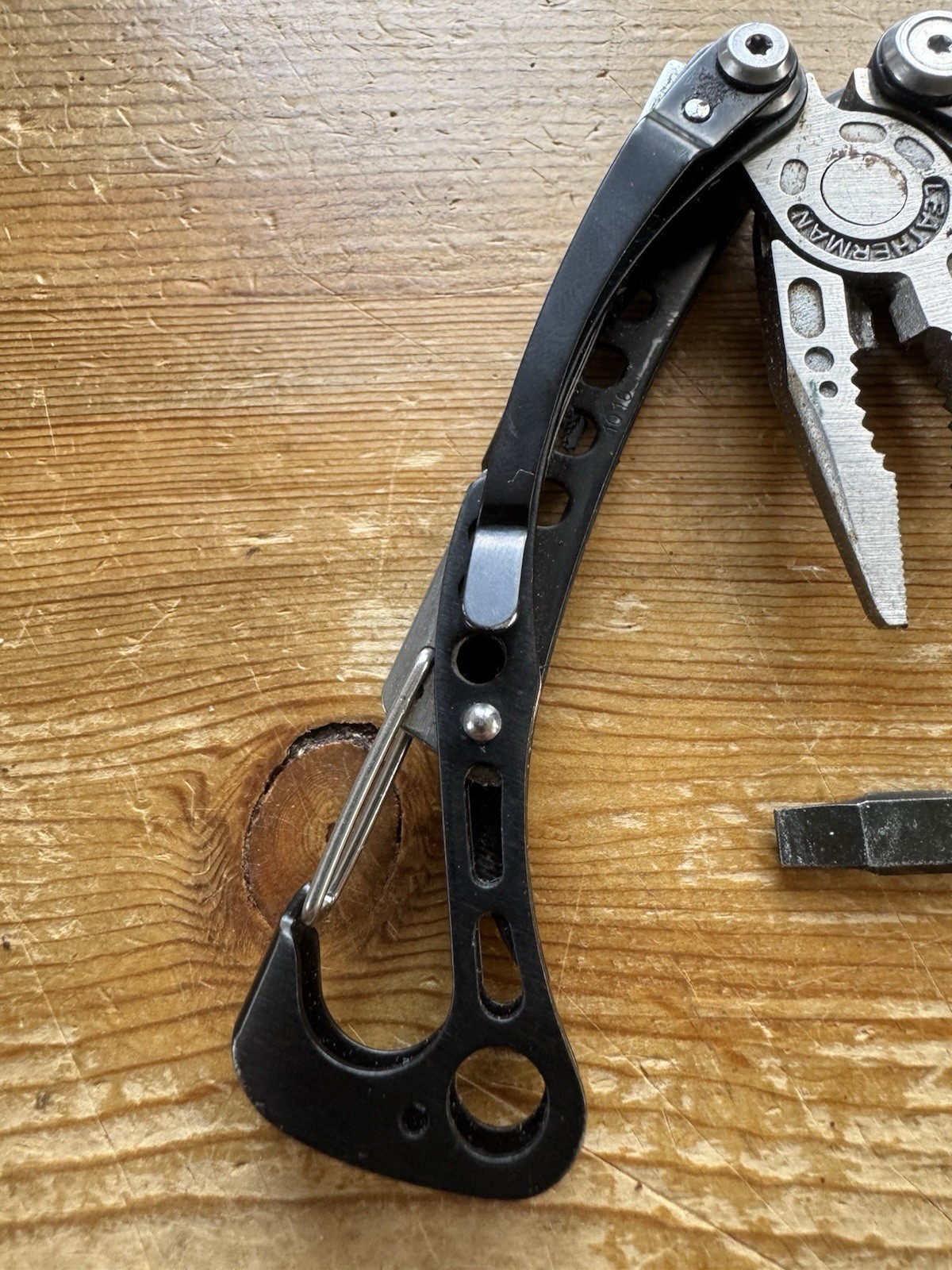 Leatherman Skeletool CX Multitool Plain Blade 154CM Steel Carbon Fiber