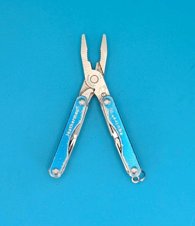 Leatherman Squirt P4 Multi-Tool, Key Ring, Retired, BLUE!