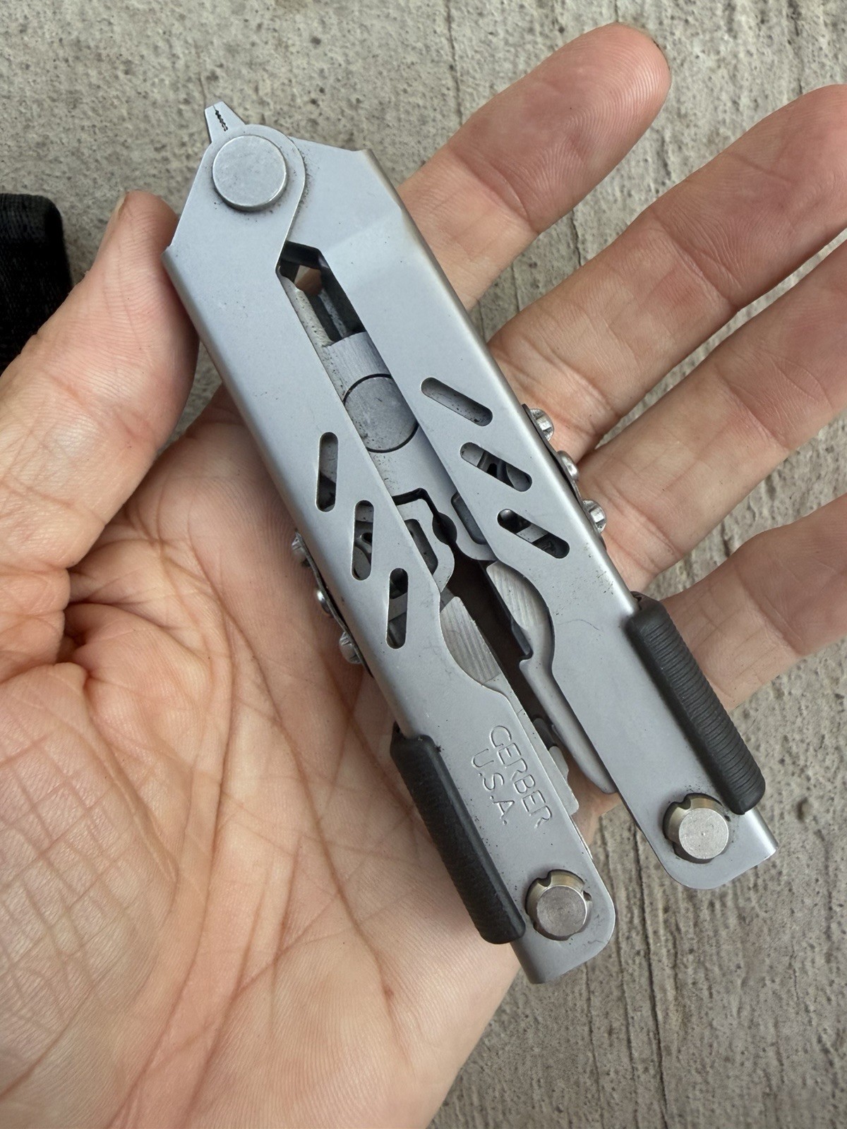 GERBER USA MP400 COMPACT SPORT EDC MULTI-TOOL PLIERS KNIFE SCISSORS & SHEATH EXC
