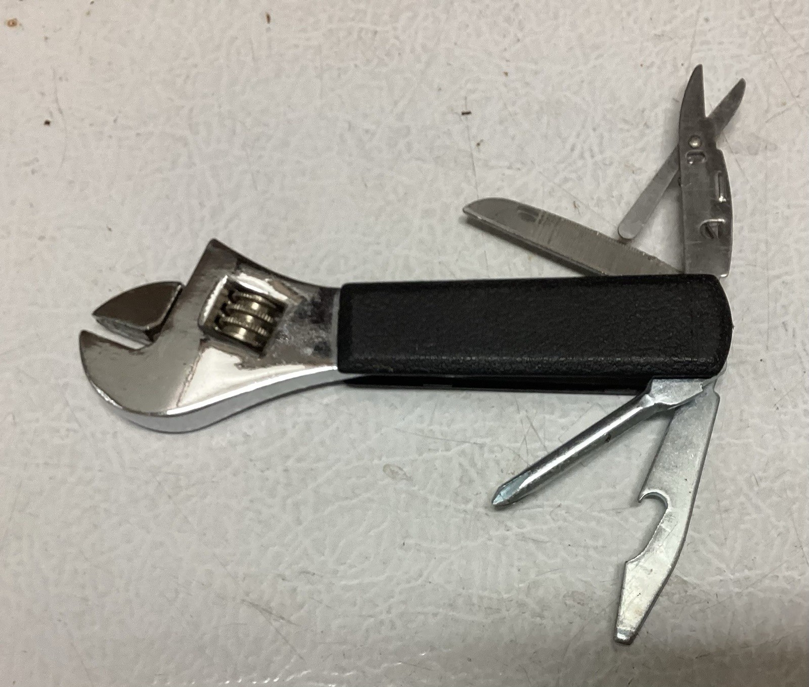 Adjustable Wrench Pliers Knife Jaw Screwdriver Foldable Survival Tool Set