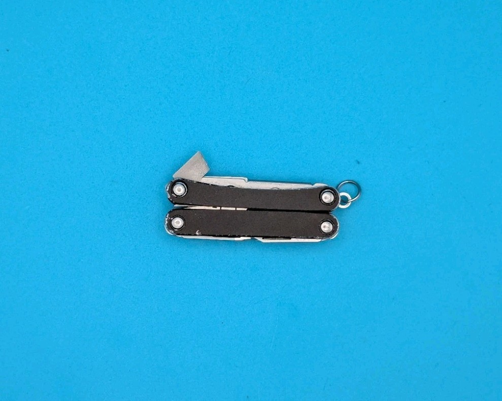 Leatherman SQUIRT PS4 Multi-Tool! BLACK! *broken nail file & scissors spring*