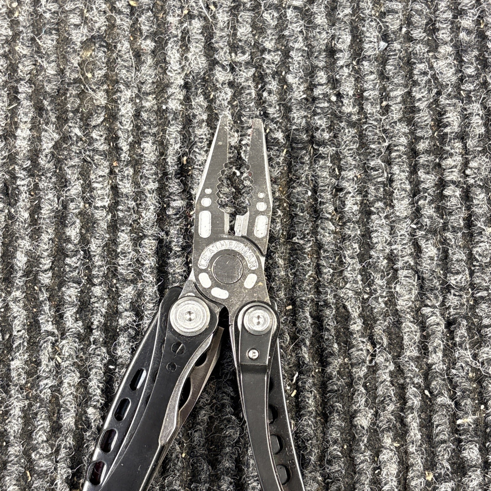 Leatherman Skeletool CX Multi-Tool (078)