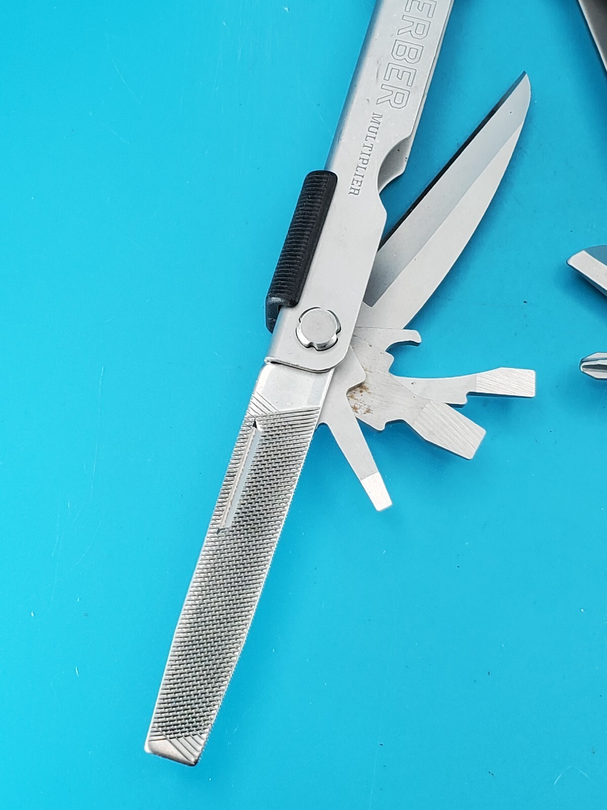 Gerber MP600 Silver Multi-Tool Needle Nose Pliers!