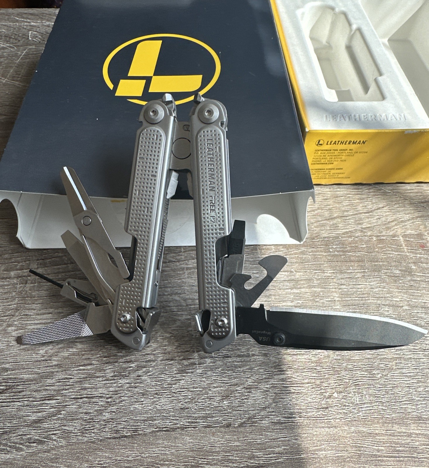 Leatherman FREE P2 Multitool with Arc Magnacut Blade And More