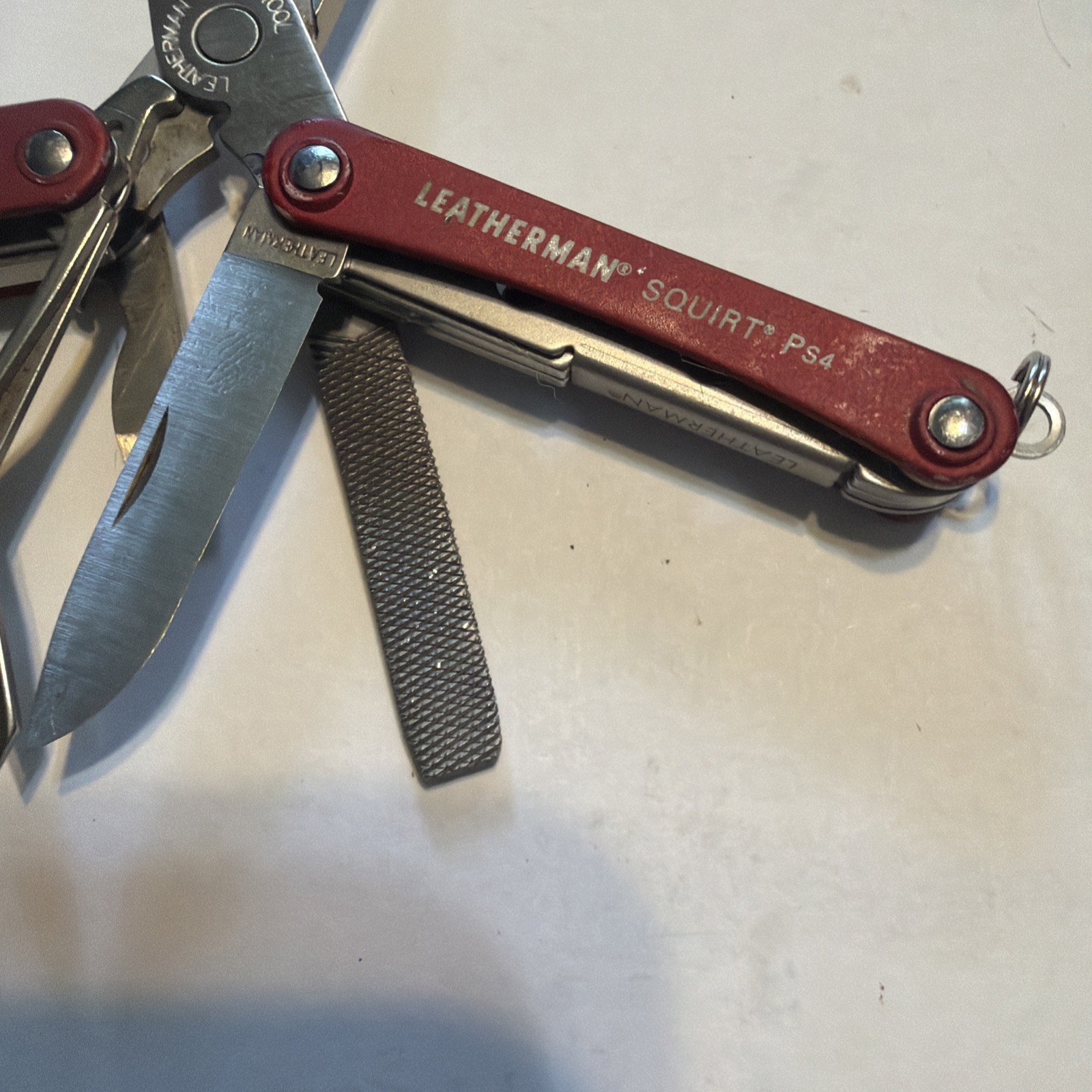 Leatherman SQUIRT PS4 Multi-Tool With Pliers Scissors Knife Red Discontinued