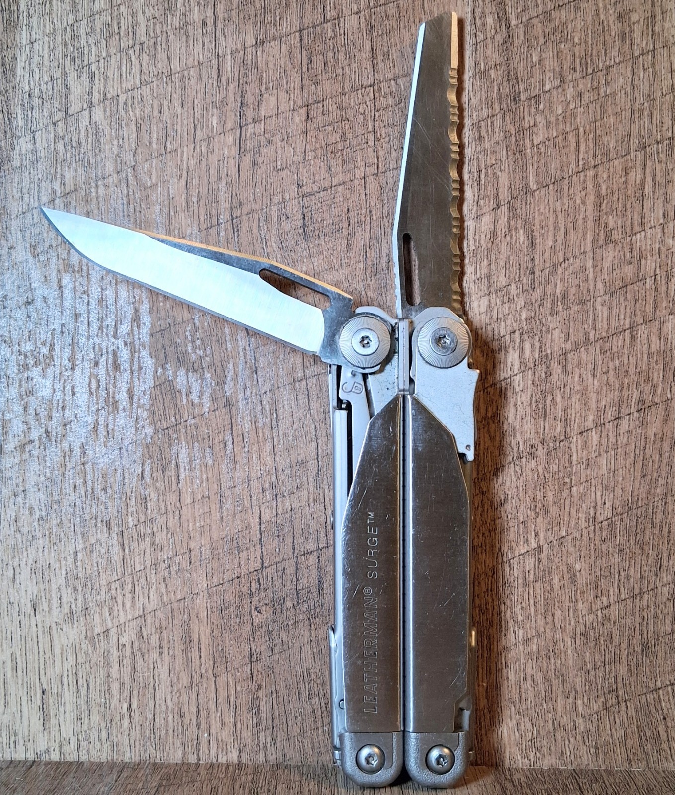 Leatherman Surge Multi-Tool Stainless Steel – Very Good Condition