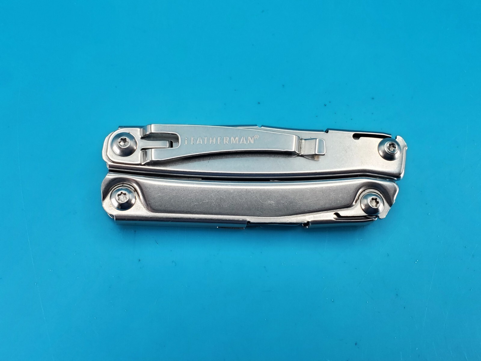 Leatherman Rev 3.8″ Multi-Tool, Stainless! *MINOR RUST ON ITEM*