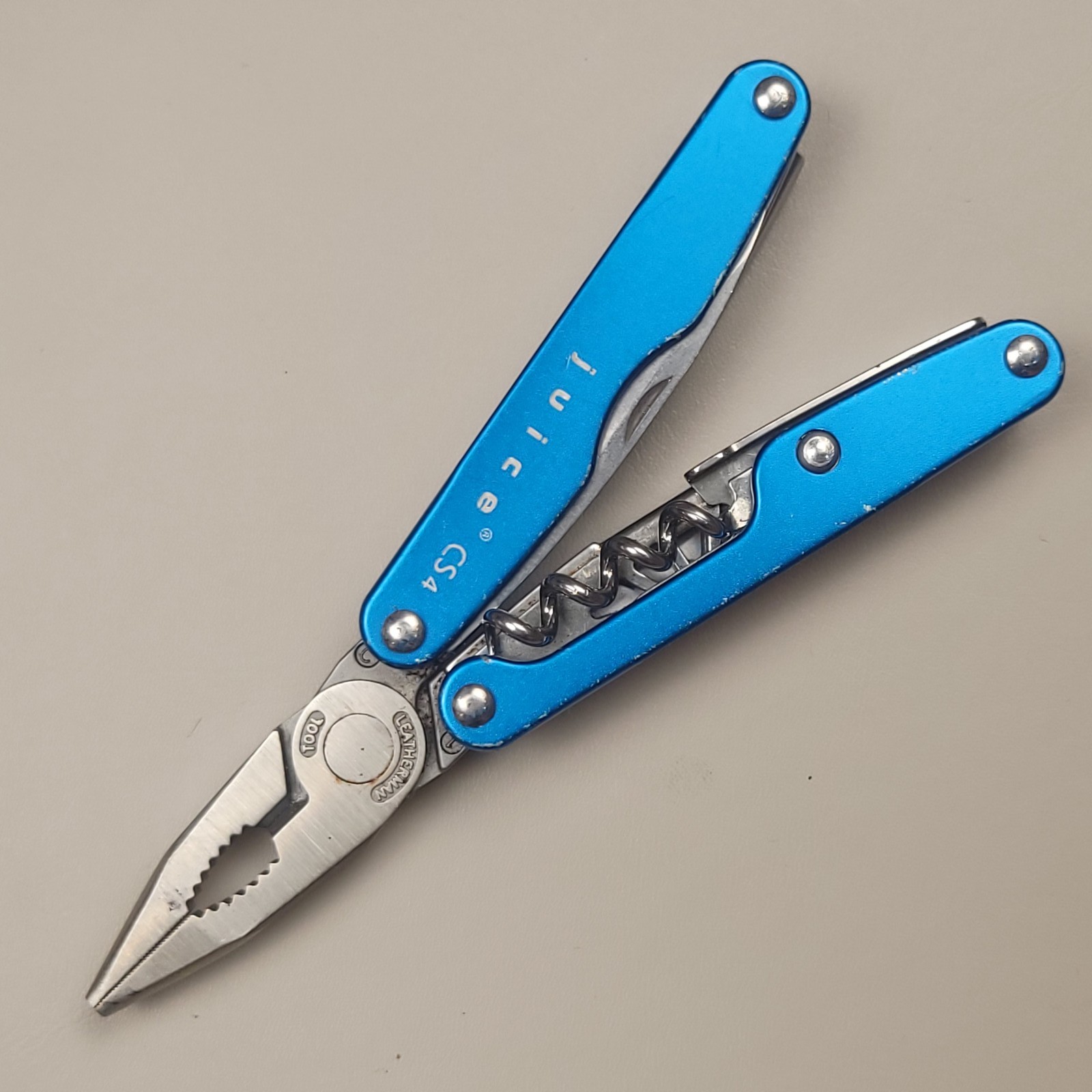 Leatherman Juice CS4 Blue Multi-Tool Pliers Pocket Knife 420HC Slipjoint