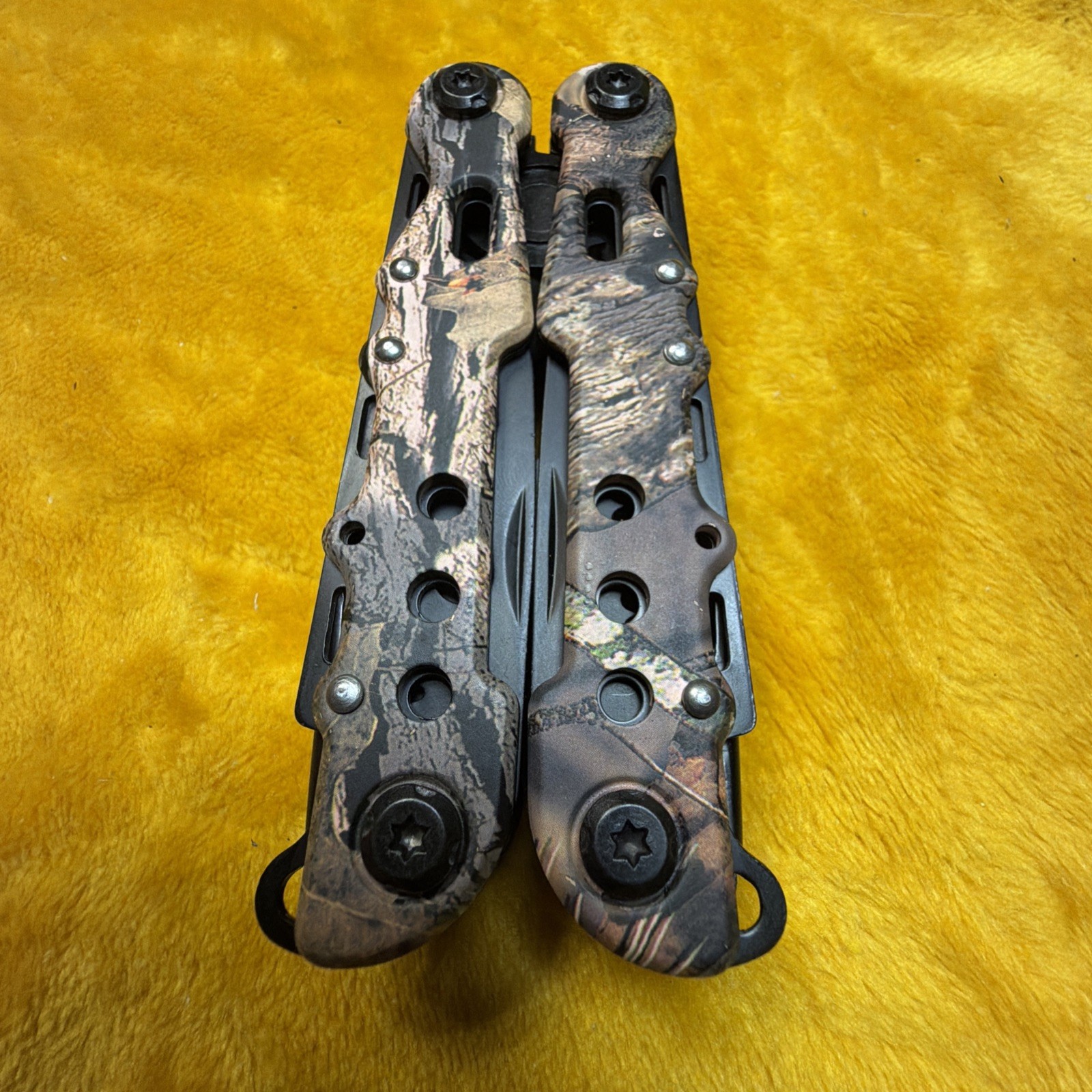 MOSSY OAK Multi-tool 13 in 1 Multi Function Pliers Folding Pocket Tool w/ Sheath