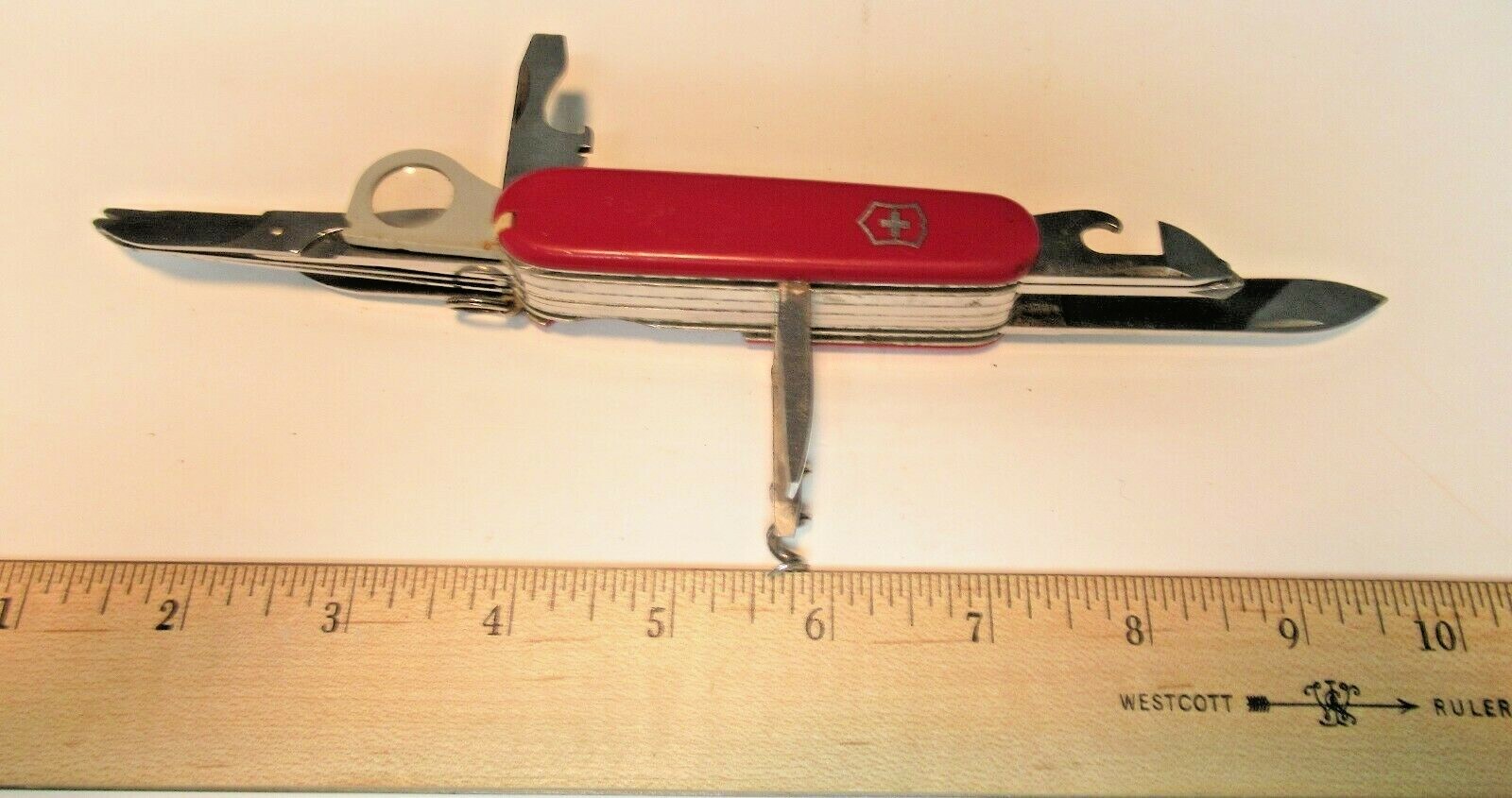 VINTAGE VICTORINOX SWISS ARMY KNIFE 16 TOOLS INCLUDING A MAG GLASS AND MORE !!
