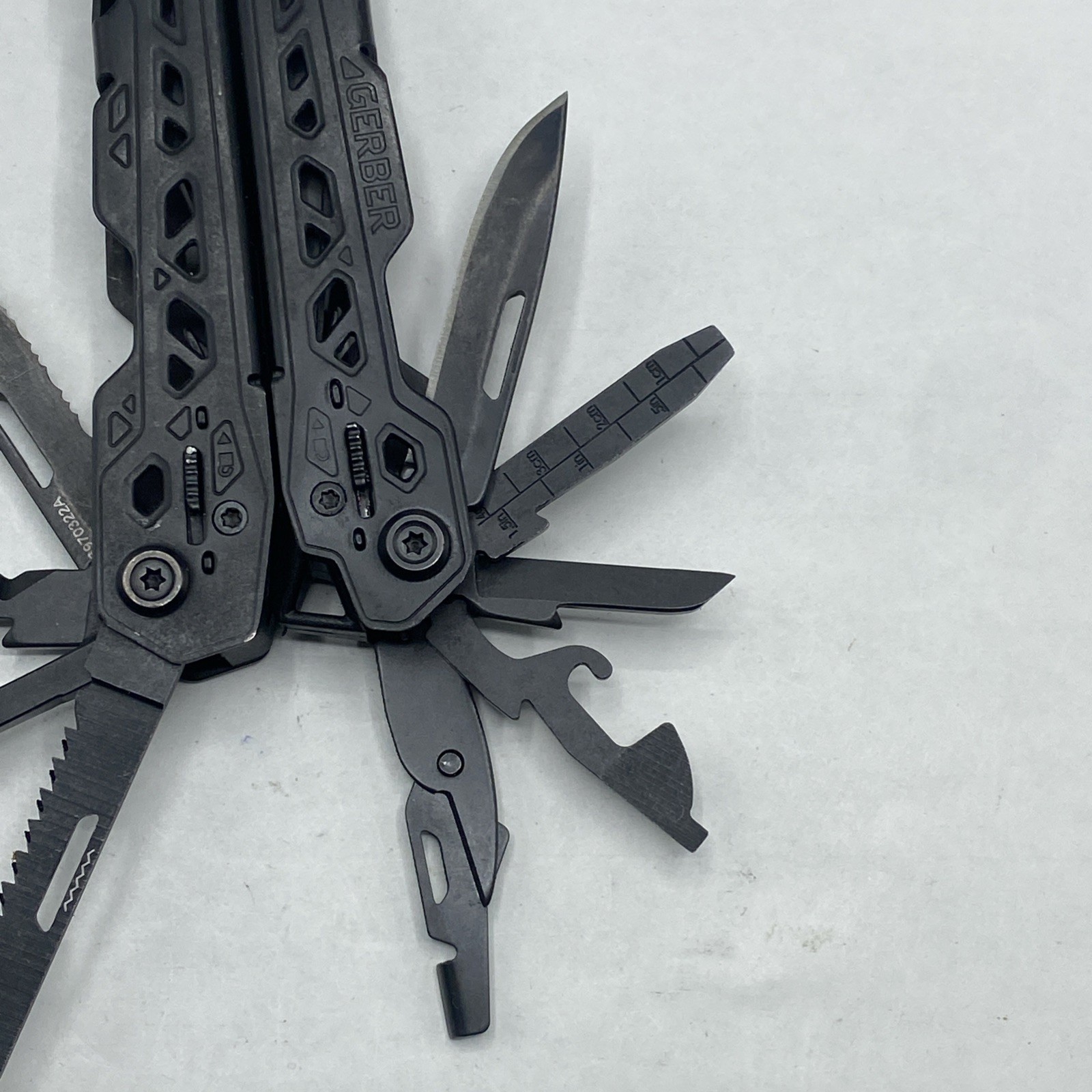 Gerber Truss Multi Tool with Sheath – Black