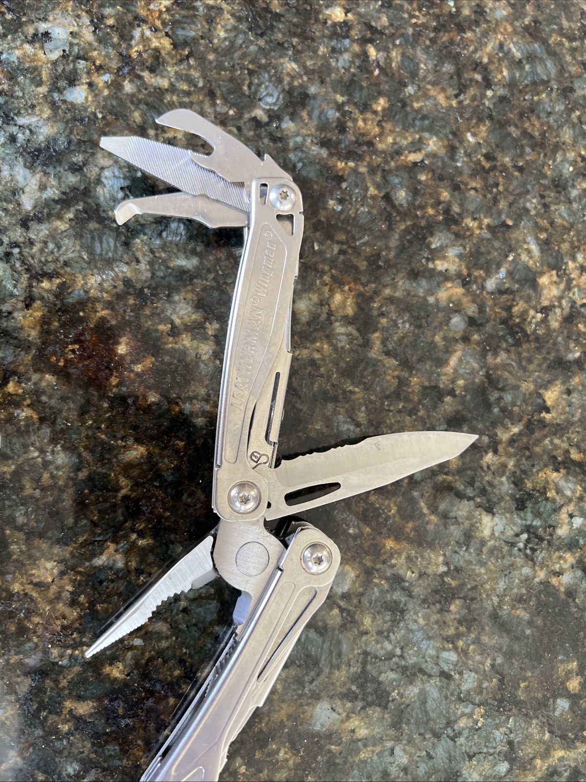 Leatherman Wingman 14 Tools Multi-Tool – Stainless Steel 831425