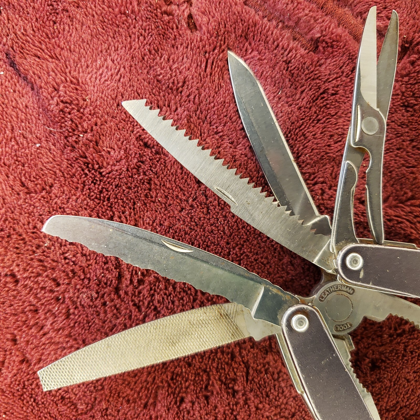 Leatherman Juice XE6 Multi-Tool Grey Retired Pliers Multi Tool read