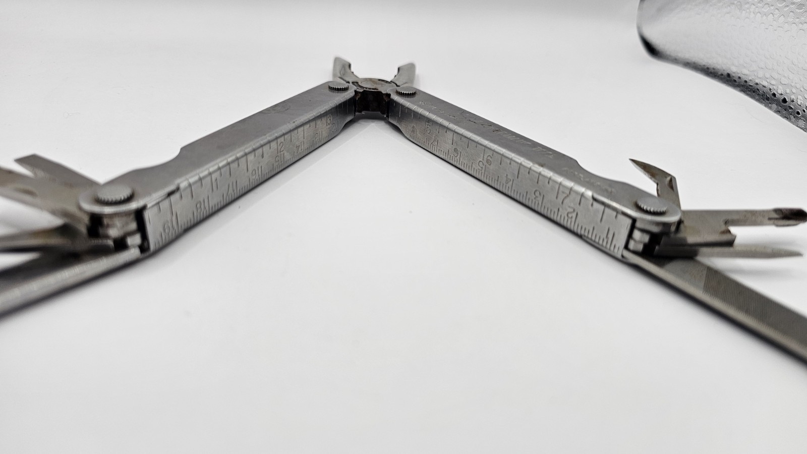 LEATHERMAN Multi Tool USA MADE In Portland, Oregon 1325473 used No Case