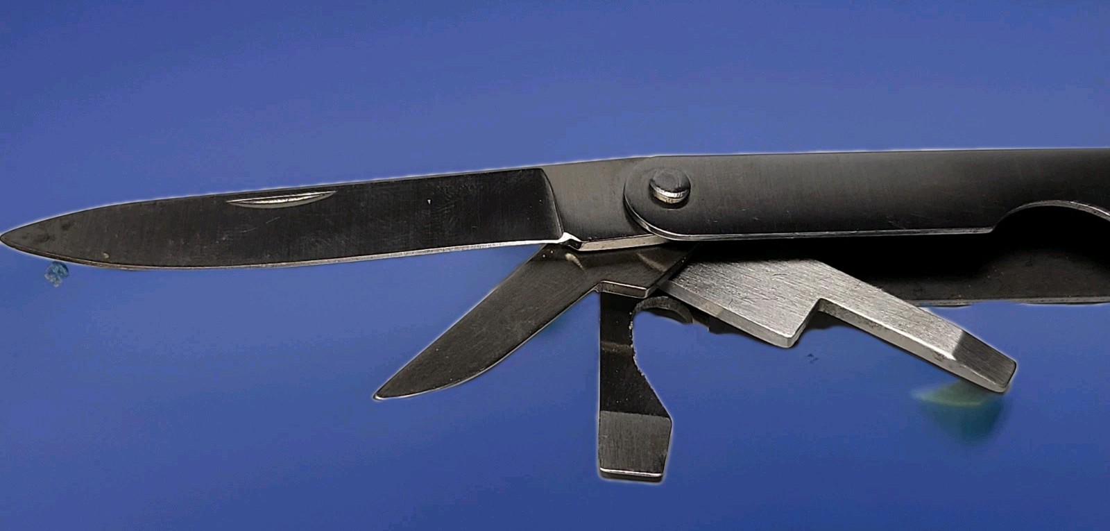 4″ Multi-Tool – Pliers, Knife, File, Screwdrivers, Saw, Cutter Etc