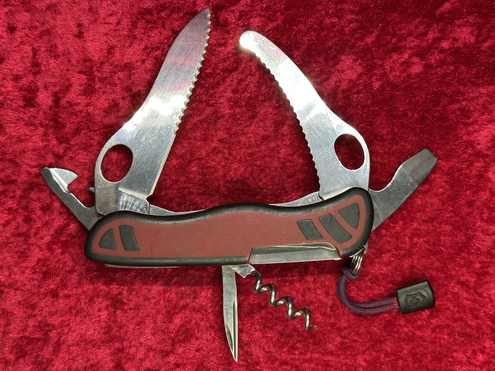 Victorinox Dual Pro Red/Black Large Swiss Army Knife 111mm 3 Layer 8 Tool (646)
