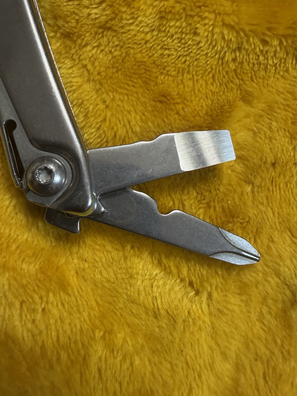 Leatherman Bolster Multi-Tool 12 Function Pliers Knife W/Belt Clip, Flawless