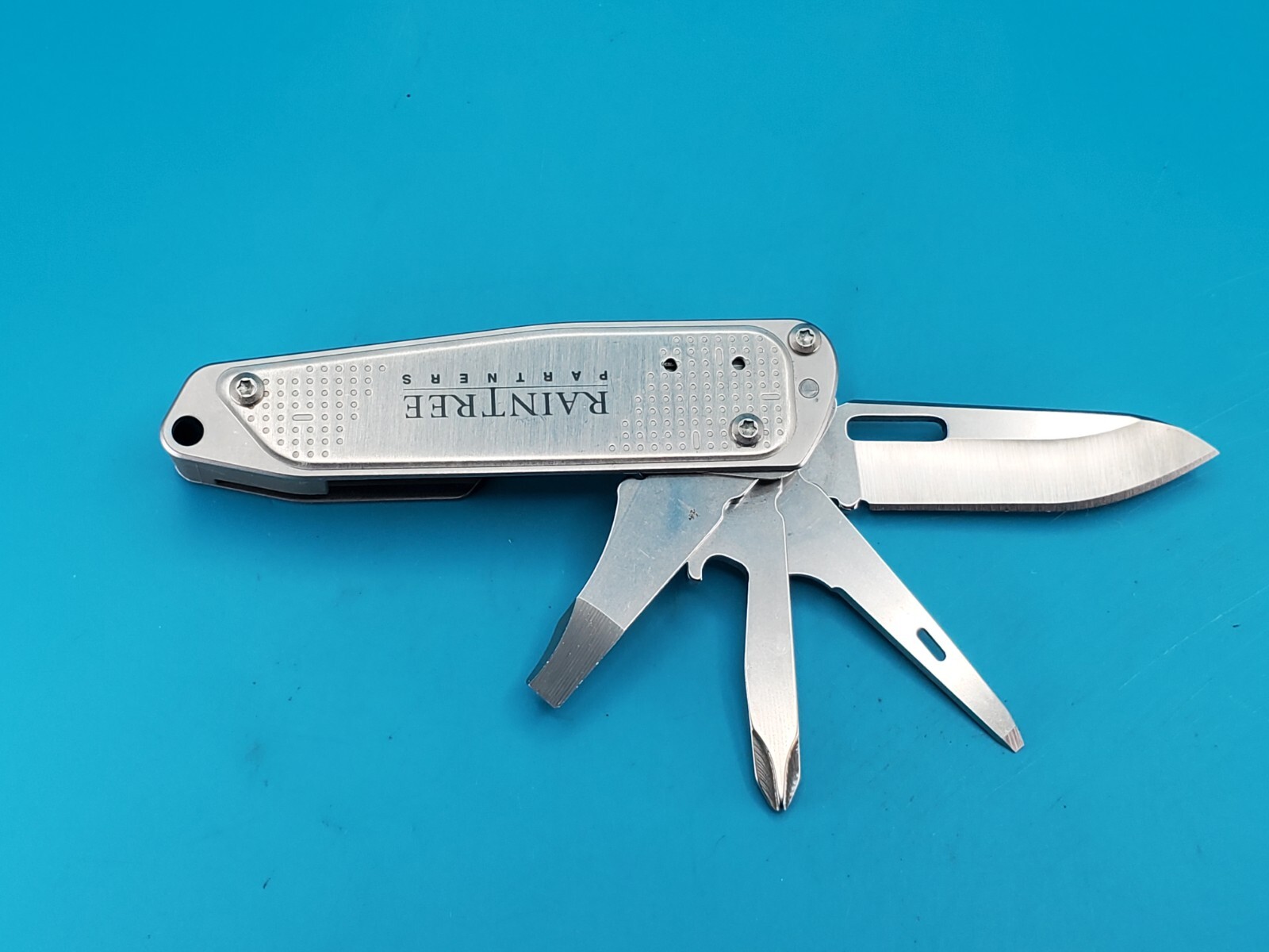 Leatherman FREE T2 Pocket Knife Multi-tool! RAINTREE PARTNERS